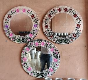 Espejo de Pared Redondo Artístico con 5 mm de Grosor para su Hogar. Uso en Dormitorios, Salas de Estar y Apartamentos - Product Image 1
