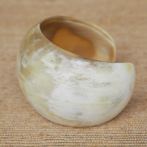 Brazaletes de Cuerno de Búfalo Natural, Joyería Artesanal de Cuerno de Búfalo - Product Image 1