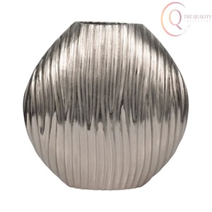 Florero de Metal Hecho a Mano de Lujo con Aspecto Premium, Diseño Contemporáneo, Diseñado para Hogares Elegantes y Espacios de Trabajo con Estilo - Product Image 2