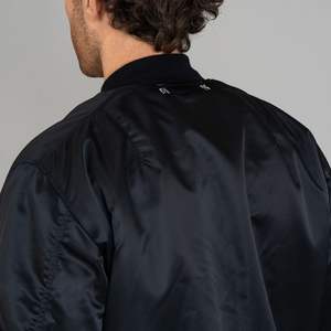 Chaqueta universitaria de poliéster con logotipo personalizado al por mayor para hombre, chaqueta bomber de béisbol universitaria con bolsillos y botones y cierre - Product Image 4