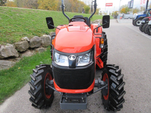 ขายรถแทรกเตอร์ Kubota L1-382 HST 4WD ระบบไฮโดรสแตติก 38 แรงม้า ดีเซล ขนาดกะทัดรัด พร้อมที่ตักด้านหน้า เครื่องจักรกลการเกษตร - Product Image 3
