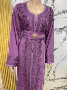 Elegante Vestido Maxi Kaftán con Estampado Floral Bordado, Cintura Natural, Corte en A, Cuello en V, Manga Larga, Casual, Crepé, Antiencogimiento, Estilo Vintage - Product Image 4