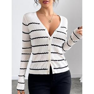 Cárdigan informal largo a rayas con cuello en V y botones de encaje para mujer - Product Image 2