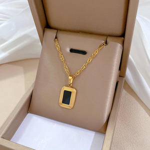 Collar con colgante de estrella cruzada de acero inoxidable chapado en oro para mujeres y niñas, cadena de eslabones delicados, joyería disponible en EE. UU. - Product Image 4