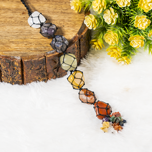 Pendentif en pierres naturelles 7 chakras avec pompon pour la décoration de la maison et de la voiture, fait main, forme irrégulière - Product Image 4
