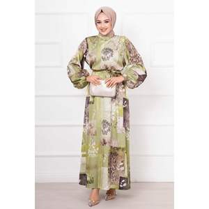 Robe Hijab Longue en Satin à Motifs Vert - Product Image 3