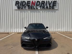 OFERTA TOP 2023 Alfa Romeo Giulia Quadrifoglio RWD Sedán, Auto de Alto Rendimiento Premium - Product Image 2
