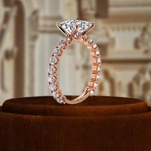 Bague de fiançailles solitaire en diamant de laboratoire rond de 1 carat avec bande pavée en or 10K-18K, certifiée IGI, cadeau de luxe pour elle - Product Image 2