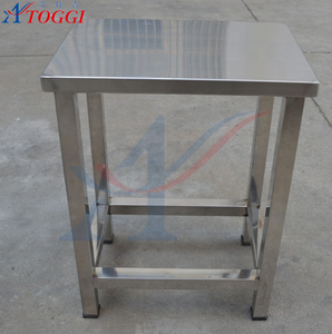 Table industrielle en métal conçue avec de l'acier haute résistance pour une utilisation intensive - Product Image 1