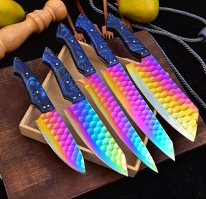 Logo personnalisé Ensemble de chef en acier inoxydable de haute qualité Lame colorée forgée à la main avec manche en résine Ensemble de couteaux de cuisine dans un sac en cuir - Product Image 3