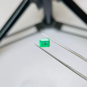 Esmeralda Natural de Zambia, Corte Esmeralda, Par de 1.18 Quilates, Buena Calidad, Lustre, Color Verde Agradable, Pulido Perfecto para Cualquier Joyería - Product Image 3