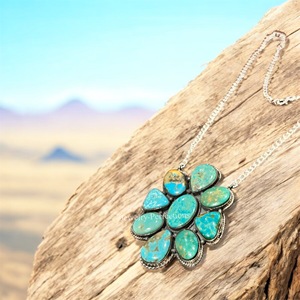 Collier élégant et unique en turquoise d'Arizona avec pendentif en moissanite, bijoux fins tendance pour femmes pour les occasions de fête - Product Image 2