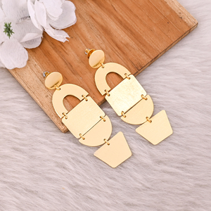 ต่างหูทองเหลืองชุบทองหรูหรา ดีไซน์พรีเมียม สำหรับส่งออกจำนวนมาก รับออกแบบตามสั่ง - Product Image 3