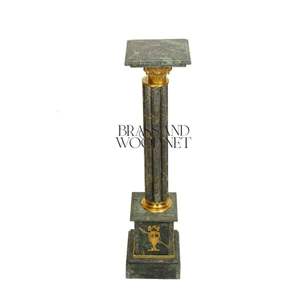 Socle élégant en marbre vert forêt avec colonne cannelée et encolure en laiton doré - Product Image 1