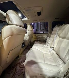 Lexus LX 570 d'occasion 2009 |   Modèle 2015 modifié, conduite à gauche, SUV 4x4, transmission automatique, essence |   Prêt à l'exportation - Product Image 5