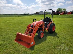 Tracteur à roues d'occasion Kubota LX2620HSD pour les fermes avec des composants essentiels comme le moteur, la pompe à engrenages et la boîte de vitesses - Product Image 4
