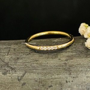 Anillo Cristiano Minimalista para Mujer con Cinco Diamantes Engastados en Oro Sólido de 14K para Regalo - Product Image 4