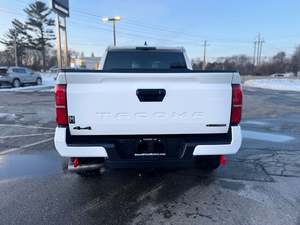 Blanco 2024 para Tacoma Hybrid TRD Off-Road Doble Cabina 4WD Automático Izquierdo Usado Asientos de Cuero Sistema de Navegación Bluetooth Control Remoto - Product Image 4