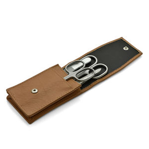 Set de manucure 4 pièces Ciseaux à cuticules en métal et acier Pince à cuticules et autres sets de manucure de beauté - Product Image 2