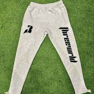 Survêtements personnalisés 2 pièces 100% coton 400 GSM sweat à capuche zippé et pantalon de survêtement sérigraphiés avec pierre du Rhin produit le plus vendu - Product Image 5