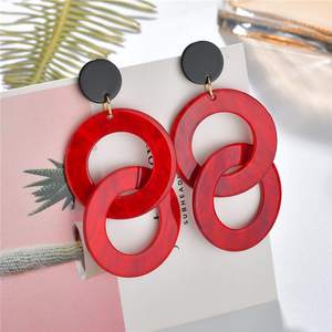 Pendientes de moda de resina de color personalizados de lujo hechos a mano brillantes altamente pulidos de alta calidad para mujeres de la India. - Product Image 1