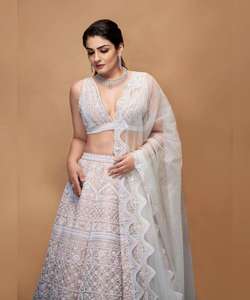 Ropa de fiesta Lehenga para mujeres y niñas Ropa de fiesta Lehenga Choli con blusa en venta al por mayor Alphanumero - Product Image 3