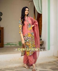 Vêtements ethniques indiens et pakistanais en coton de la meilleure qualité pour l'été, Kurta en soie à imprimé floral Kalamkari, Salwar long et élégant - Product Image 5