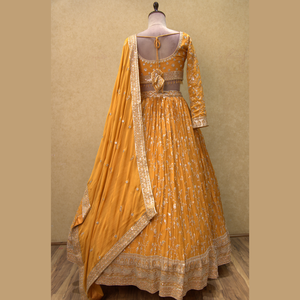 La mayoría de la venta de ropa étnica y accesorios de color naranja claro Georgette Lehenga con rico trabajo para todas las ocasiones del proveedor de la India - Product Image 4