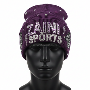 Gorro de punto premium de 300 GSM para mujer, tejido suave, color morado, con logotipo personalizado de diamantes de imitación, diseño brillante, jacquard. - Product Image 6