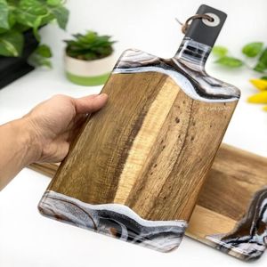 Planche à découper en bois artistique avec couches de couleurs vives Forme ronde durable et facile à nettoyer pour la préparation des repas de cuisine - Product Image 6