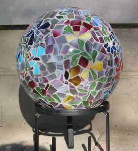 Boules de verre rondes élégantes au fini miroir pour les arbres de Noël Décor de vacances personnalisable en plusieurs tailles et styles chatoyants - Product Image 1