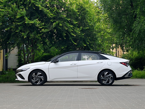 Elantra 2023 1.5L CVT Edición Ultimate Superior con Autonomía NEDC de 601-700 km, Potencia del Motor de 150-200 kW, Energía de la Batería de 90-110 kWh - Product Image 2