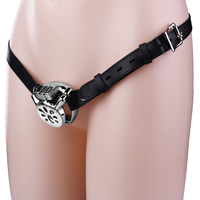 Nouvelle sangle sur serrure de chasteté plate poreuse avec 4 anneaux de bite incurvés de taille Invisible Wear Dispositif de chasteté de retenue du pénis masculin