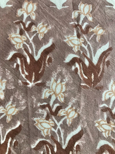 Tela de Algodón Estampada a Mano con Diseño Floral sobre Base Marrón |   Textil Étnico Vintage - Product Image 2