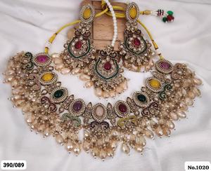 Exquisito juego de collar Kundan con piedras multicolores y pendientes a juego Ideal para bodas, festivales y ocasiones especiales - Product Image 4