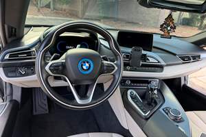 BMW i8 Coupé 2015 Usado, 27300 Millas, 357 HP, Híbrido Enchufable, Tracción en las Cuatro Ruedas, Paquete Pure Impulse World - Product Image 4