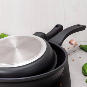 Set of 3 saucepans <b>with</b> <b>lids</b> 202428cm and saucepan 16cm + frying <b>pans</b> 2628cm in cast aluminum + grill <b>pan</b> 28x28cm in - Product Image 2