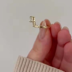 Anillo de compromiso solitario de oro sólido de 14 quilates, corte esmeralda, Diamante cultivado en laboratorio, joyería fina única para el Día de la mujer, Idea de regalo especial - Product Image 4