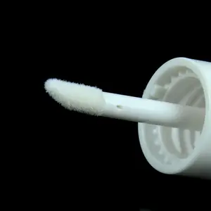 Toptan özel dudak parlatıcısı ambalaj sevimli dudak yağı konteyner Mini dondurma dudak parlatıcısı tüpleri asa ile