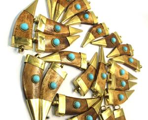 Pendentif en corne naturelle fait à la main de haute qualité avec travail en laiton, bijoux vintage, cadeau de Noël en provenance d'Inde - Product Image 2