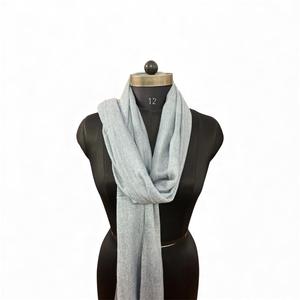 Stole en laine acrylique et nylon gris clair de qualité, écologique et coupe-vent, accessoire de vêtements de sport, design uni réversible - Product Image 1