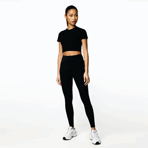 Résistant à la sueur Mid impact Comfort 75% Nylon 25% Elasthanne Femmes Slim fit Cropped 365 Cap Sleeve T-shirt noir - Product Image 2