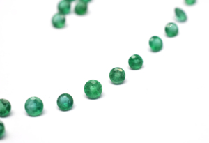 Émeraude naturelle ronde vert vif émeraude zambienne pierres précieuses en vrac pour la fabrication de bijoux - Product Image 2