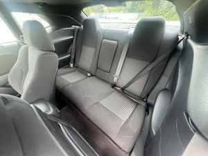 Dodge Challenger SXT usado con caja de cambios manual lista para entrega puerta a puerta interior oscuro 4L capacidad del motor - Product Image 4