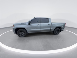 CLEAN 2023 C H e V R o L E T Plata ado 1500 Custom Crew Cab 4WD - Product Image 3