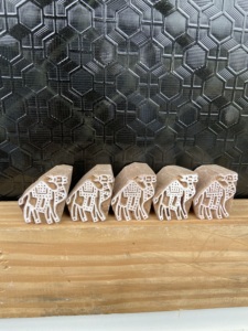 แสตมป์ไม้สักแกะสลักลายอูฐแบบบล็อกพิมพ์ |   ลายม้ามูน |   เครื่องมือพิมพ์ผ้าแบบบล็อก - Product Image 3