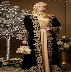 Abaya sophistiquée à deux tons avec des broderies complexes à motifs en spirale. Disponible à prix de gros. - Product Image 2