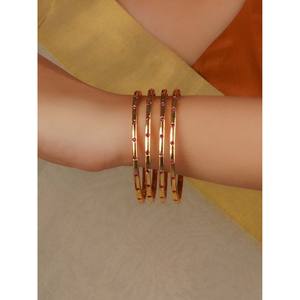 ชุดกำไลข้อมือทอง 18K ชุบทองคำแท้ 4 วง สีขาว/ดำ/ชมพูเข้ม/น้ำเงิน/เขียวเข้ม ขนาด 2.2-2.8 ซม. รุ่น TMPBAN115 - Product Image 5