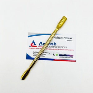 Pousse-cuticules double face en acier inoxydable de qualité chirurgicale, doré, de haute qualité, pour une coupe précise des cuticules - Product Image 3