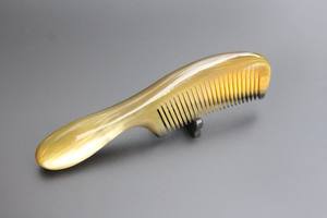 Peigne à cheveux en corne de buffle fait main haut de gamme, à dents larges, antistatique, pour usage professionnel - Product Image 2